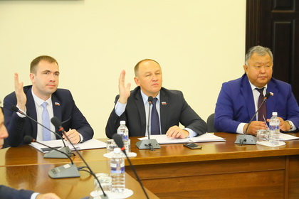 Депутаты предложили дать жителям прибайкальских поселков право на получение земельных участков в других территориях  